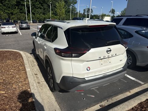 Used 2021 Nissan Rogue SV w/ Premium Package FWD image 9