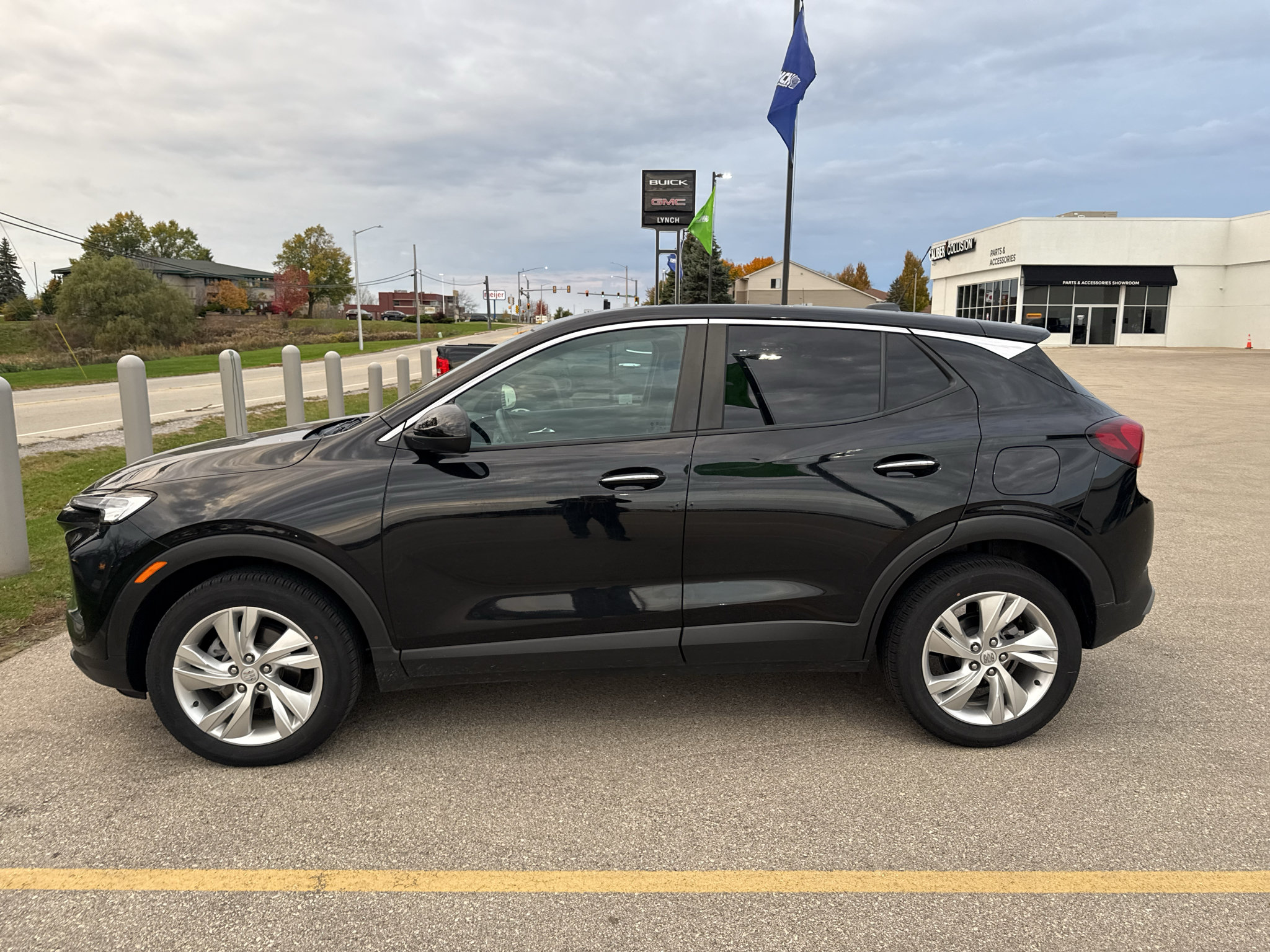Used 2024 Buick Encore GX Preferred FWD image 3