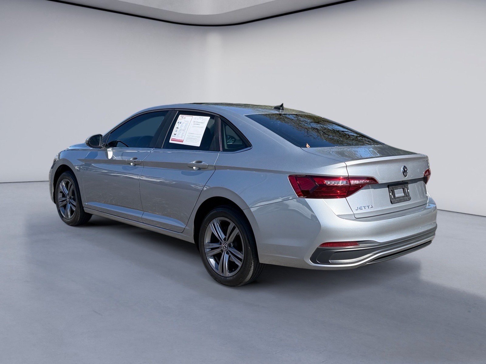 Used 2023 Volkswagen Jetta SE FWD image 3