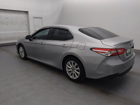 Used 2018 Toyota Camry LE image 3