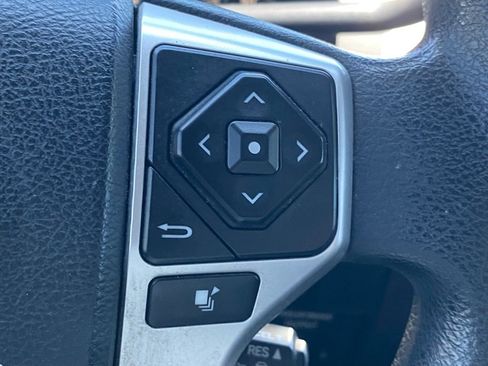 Used 2018 Toyota Tundra SR5 AWD/4WD image 28