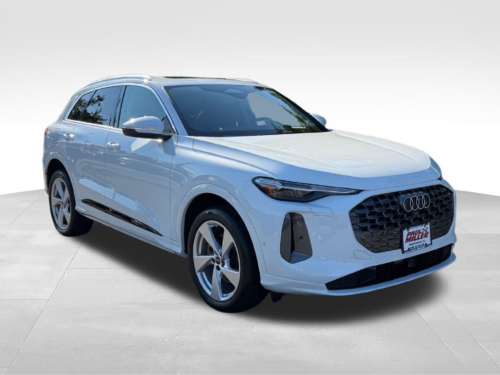 Used 2025 Audi Q5 Premium Plus w/ Premium Plus AWD/4WD image 3