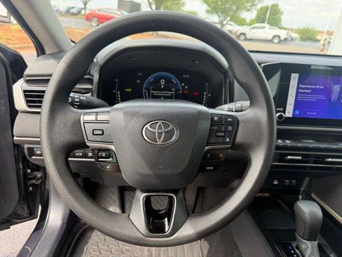 Used 2025 Toyota Camry LE image 10