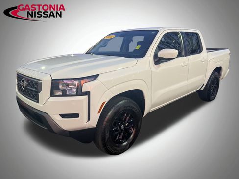 Used 2024 Nissan Frontier SV image 7