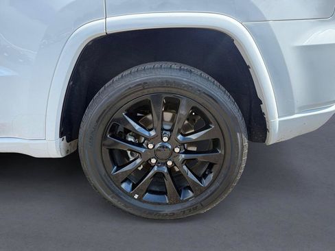 Used 2019 Jeep Grand Cherokee Altitude AWD/4WD image 14