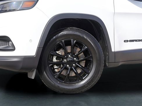 Used 2023 Jeep Cherokee Altitude Lux w/ Lux Elite Package image 4