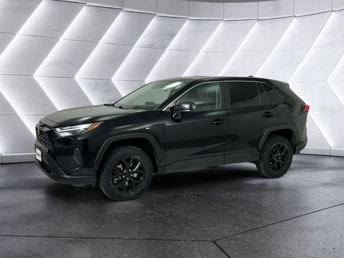 Used 2023 Toyota RAV4 LE FWD image 3