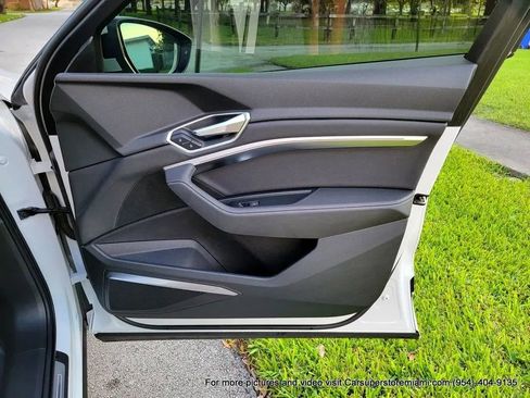 Used 2021 Audi e-tron Premium Plus w/ Premium Plus Package image 44