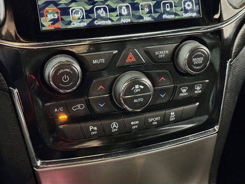 Used 2021 Jeep Grand Cherokee Laredo X AWD/4WD image 18
