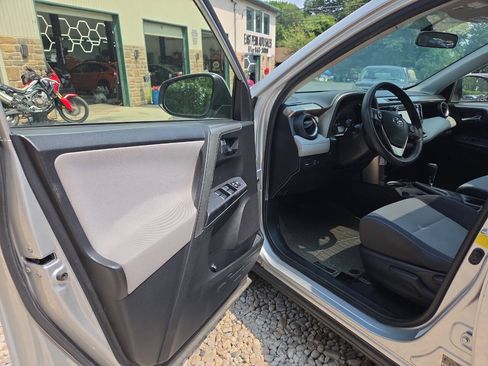 Used 2015 Toyota RAV4 XLE AWD/4WD image 13