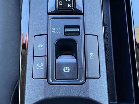 Certified 2025 Toyota Prius LE image 32