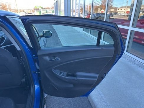 Used 2017 Chevrolet Volt LT w/ Comfort Package image 40