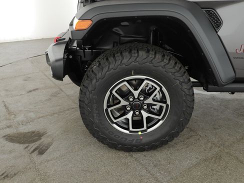 New 2025 Jeep Wrangler Unlimited Rubicon w/ Technology Group image 8