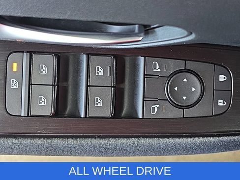 Used 2025 Nissan Kicks SV AWD/4WD image 28