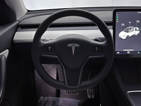 Used 2021 Tesla Model Y Long Range image 31