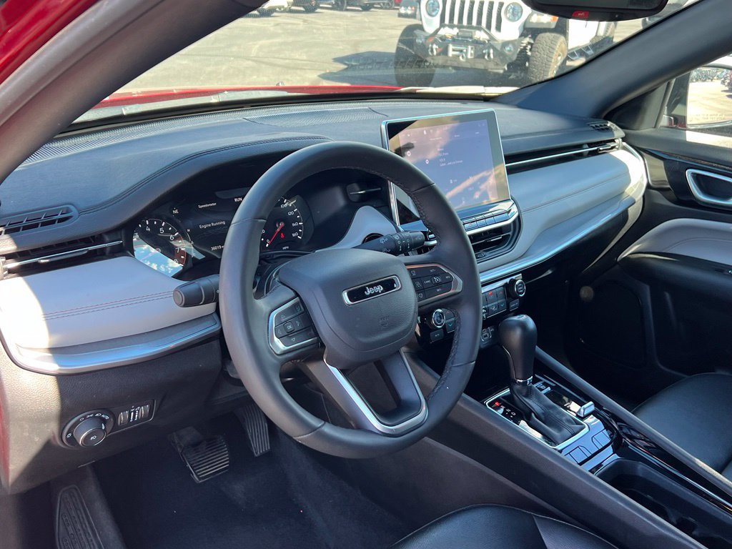 Used 2025 Jeep Compass Limited AWD/4WD image 24