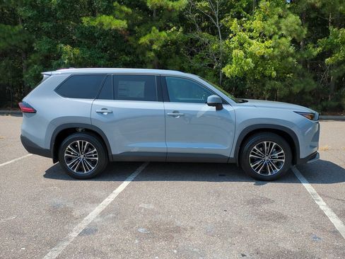 New 2026 Toyota Grand Highlander AWD Hybrid image 3
