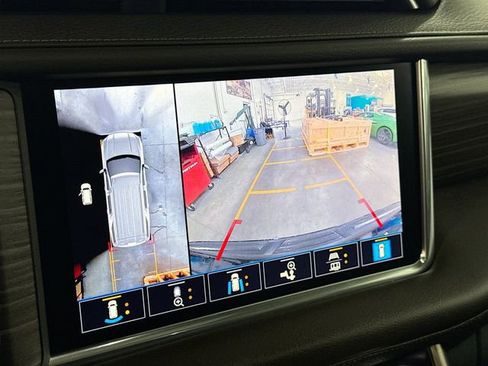 Used 2021 GMC Yukon Denali w/ Denali Premium Package image 15