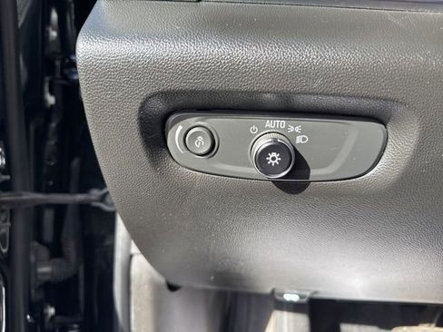 Used 2023 Chevrolet Traverse LT w/ Rear Camera Mirror Package AWD/4WD image 19