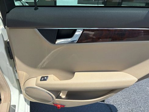 Used 2010 Mercedes-Benz C 300 Sedan image 17