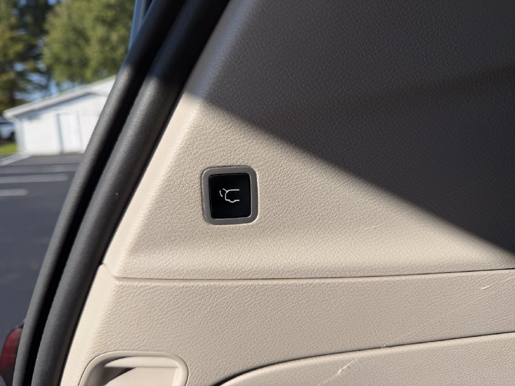 Used 2021 Chrysler Pacifica Touring AWD/4WD image 15