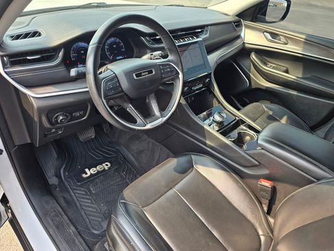 Used 2022 Jeep Grand Cherokee L Limited AWD/4WD image 2
