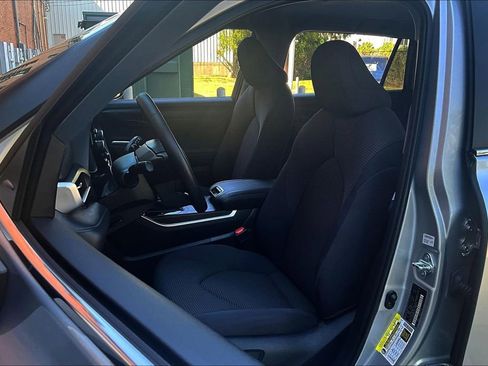 Used 2023 Toyota Highlander L image 31