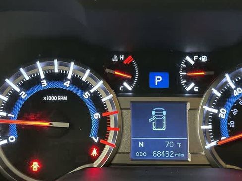 Used 2018 Toyota 4Runner TRD Off-Road AWD/4WD image 16
