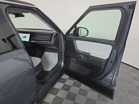 Used 2024 Rivian R1S Launch Edition Quad AWD/4WD image 18