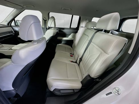 Used 2025 Hyundai Santa Fe SEL FWD image 27