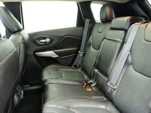 Used 2016 Jeep Cherokee Overland w/ Technology Group image 19