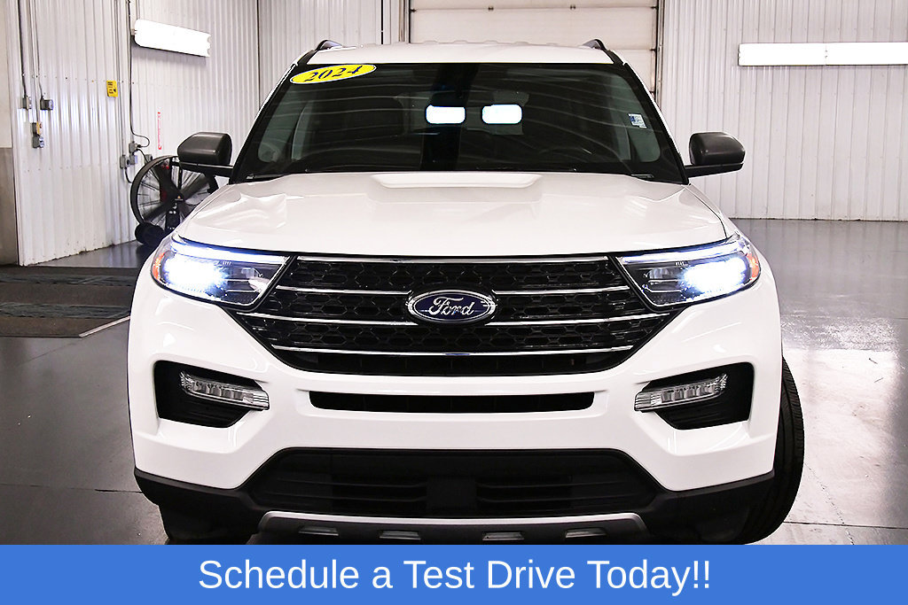 Used 2024 Ford Explorer XLT w/ Equipment Group 202A AWD/4WD image 2