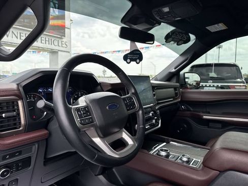 Used 2023 Ford Expedition Limited AWD/4WD image 9