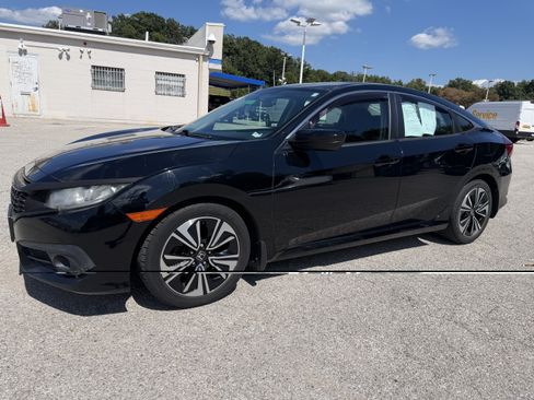 Used 2017 Honda Civic EX-T image 3