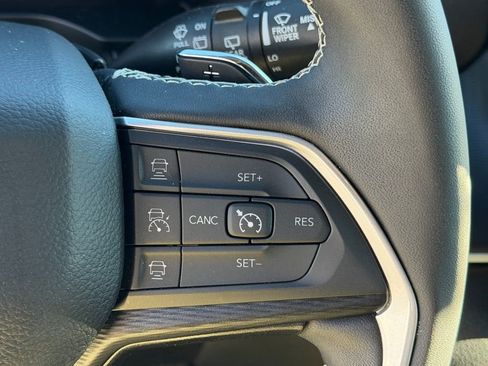 Certified 2024 Jeep Grand Cherokee Altitude image 23