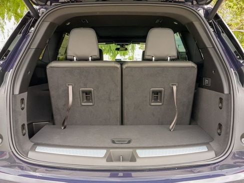 Certified 2025 Cadillac XT6 Luxury image 12