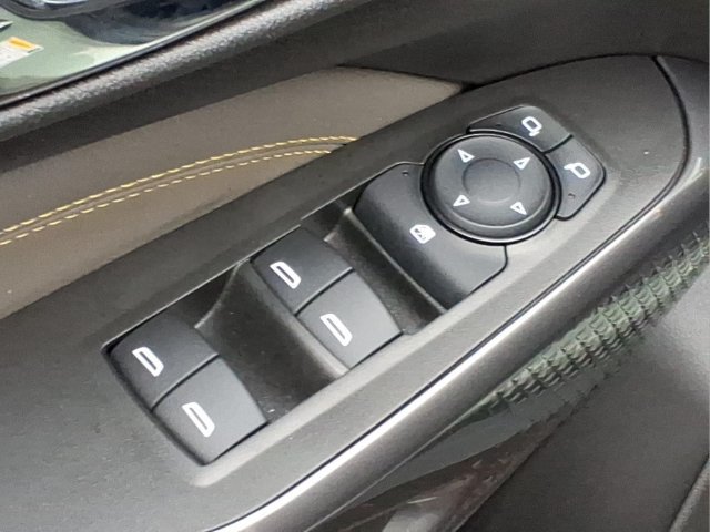 Used 2024 Chevrolet Trax ACTIV w/ Sunroof Package FWD image 17
