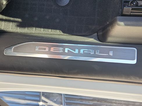 Used 2020 GMC Sierra 2500 Denali w/ Denali Ultimate Package image 11