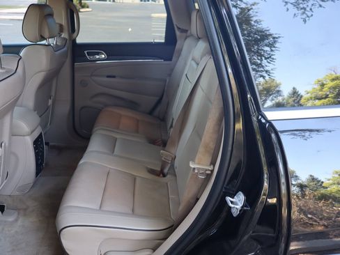 Used 2018 Jeep Grand Cherokee Overland AWD/4WD image 20