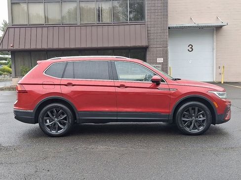 Certified 2024 Volkswagen Tiguan SE w/ Panoramic Sunroof Package AWD/4WD image 12