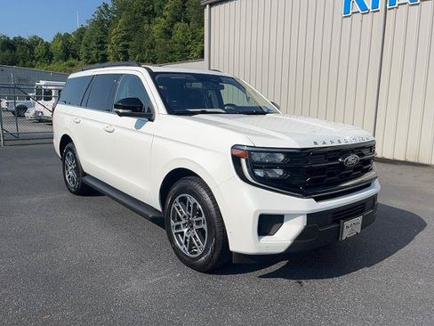 Certified 2025 Ford Expedition Active AWD/4WD image 4