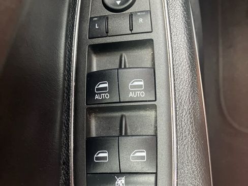 Used 2022 Chrysler 300 Touring L w/ Safetytec Plus Group RWD image 13
