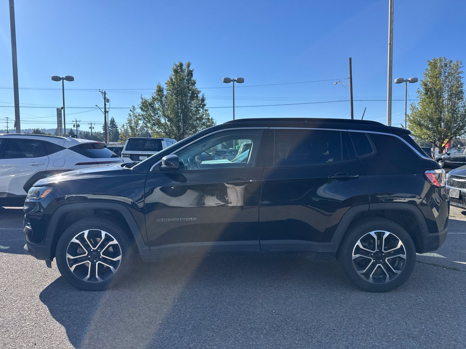Used 2022 Jeep Compass Limited AWD/4WD image 9
