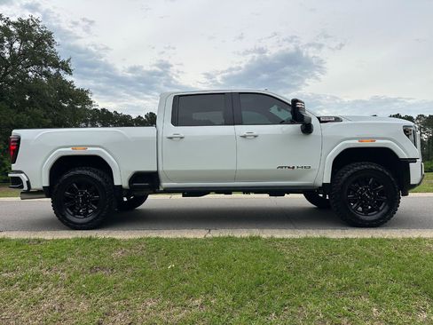 Used 2024 GMC Sierra 2500 AT4 w/ AT4 Premium Plus Package AWD/4WD image 4