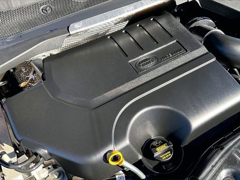 Used 2025 Land Rover Discovery Sport S image 29