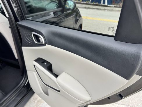 Used 2020 Kia Soul S image 17