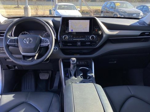 Used 2023 Toyota Highlander XLE image 30