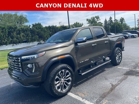 Used 2023 GMC Canyon Denali AWD/4WD image 1