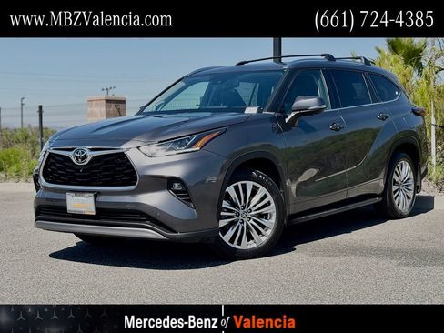 Used 2024 Toyota Highlander Platinum AWD/4WD image 1