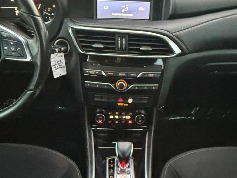 Used 2017 INFINITI QX30 FWD image 37